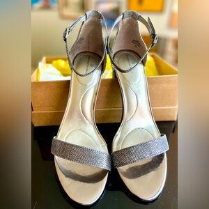 Bandolino Armory Sandal in Silver Pewter Metallic Glitter Mesh Size 10